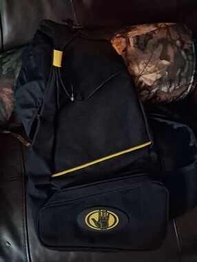 Black and Yellow Men’s Sling Bag. Vintage Bodyglove.